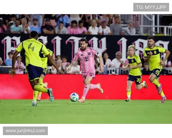 梅西鱼跃头球双响!迈阿密 3-1 纳什维尔占先机 梅西鱼跃头球双响!迈阿密 3-1 纳什维尔占先机