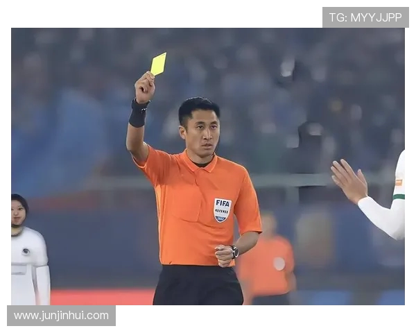 马宁世俱杯强硬执法：阻止违规换人引发教练组围堵